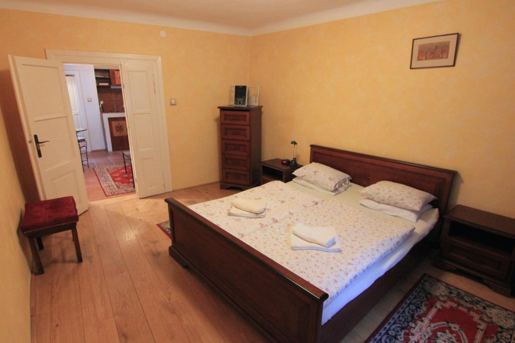 Prokopska In The Heart Of Mala Strana Apartament